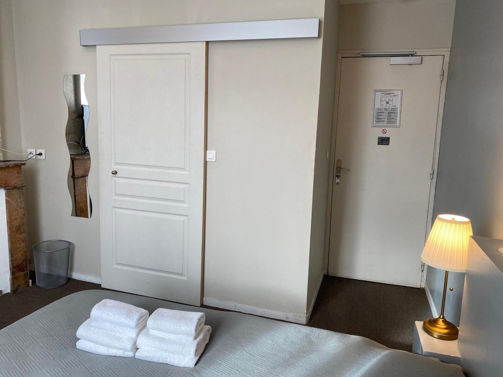 Hotel Saint Yves نانت المظهر الخارجي الصورة